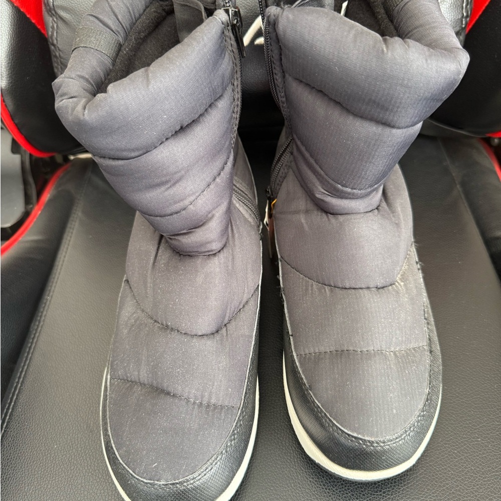 Time and Tru Black Puffer Boots